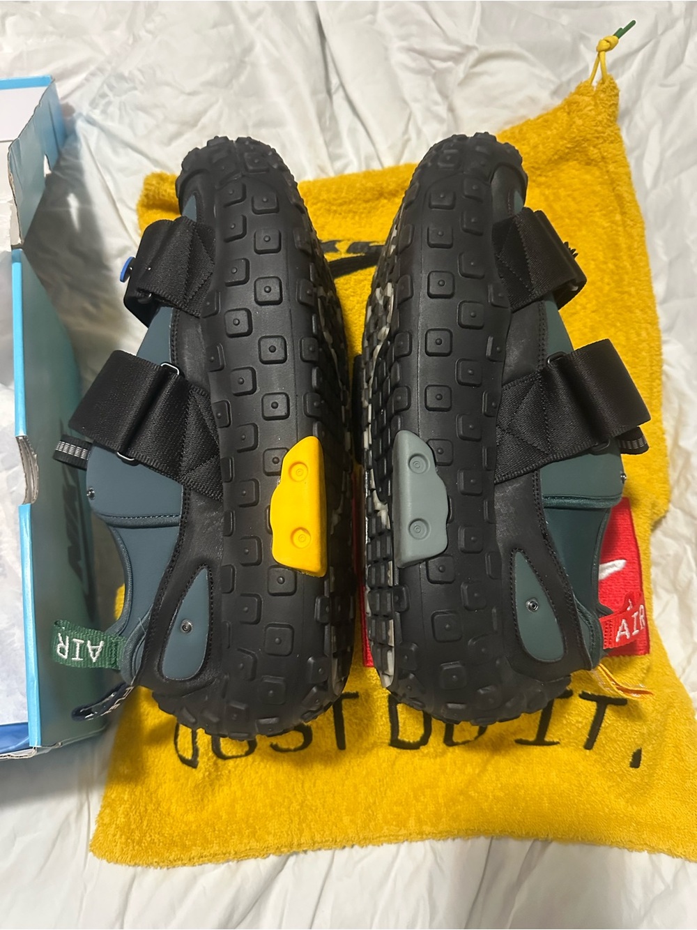 Nike Green Strap Trail Shoe with Black Straps and Yellow Tag - Picture 8 of 10
